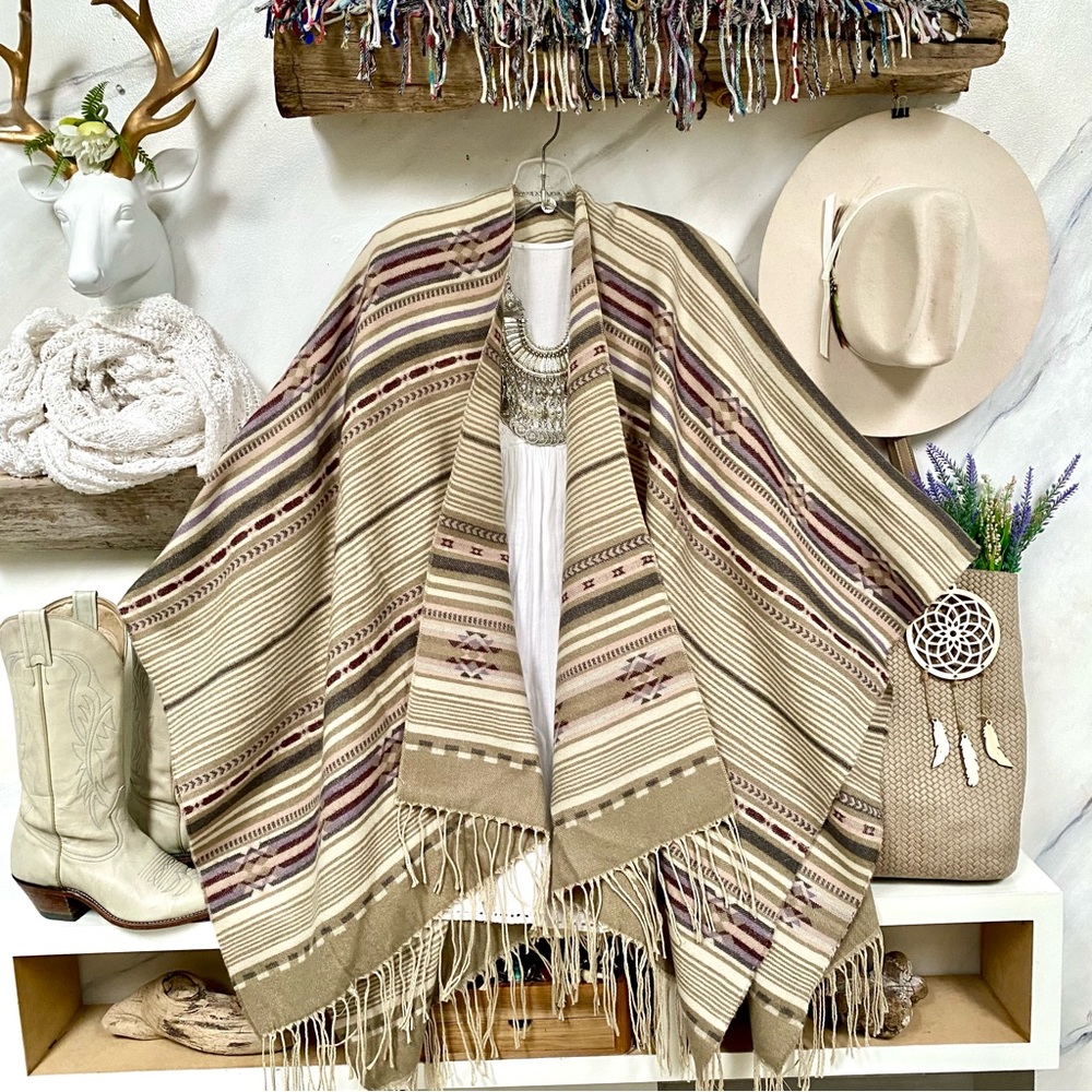 Beautiful southwestern boho Cape w horn accent and prairie Country vibe